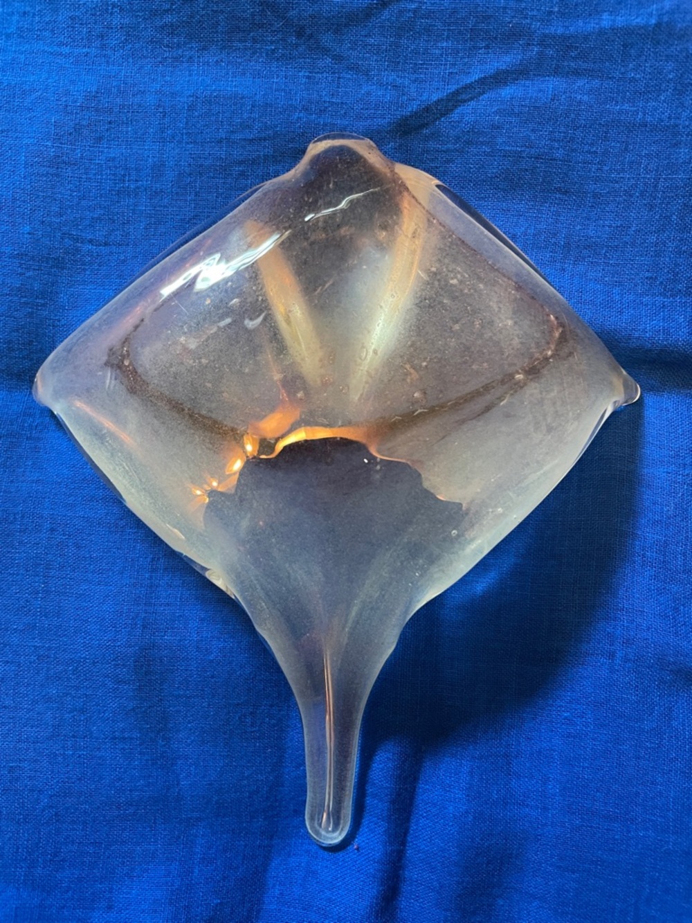 Glow in the dark blown glass stingray - Picture 3 of 4
